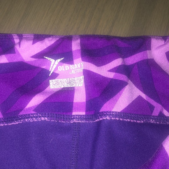 Old navy 💜 active Shorts Sz s - Picture 2 of 3